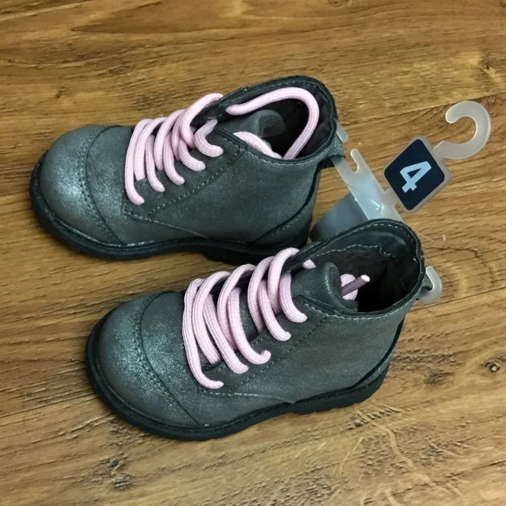 NWT Osh Kosh B’Gosh Grey Glitter Baby Boots With Pink Shoe Laces